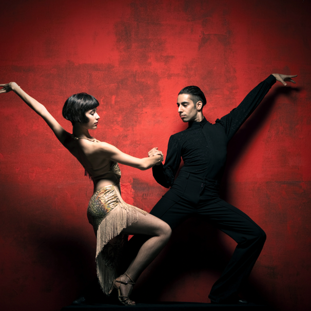 Illustration d’un couple de danseurs évoquant le lien entre image et création poétique, inspiration visuelle d’un poème.