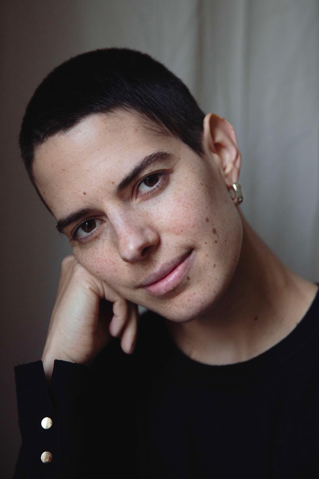 Alt="Leonor Oberson seule en scène Furie"