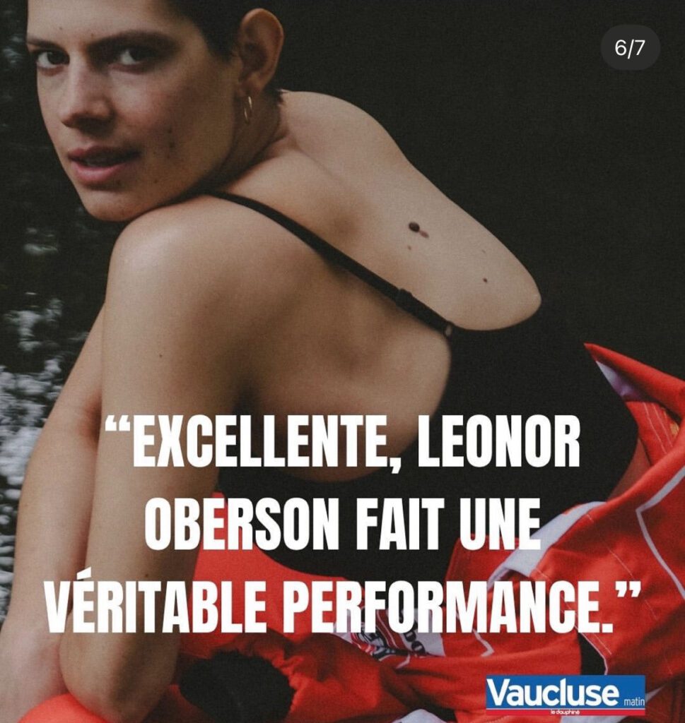 Alt = "critique enthousiaste du seul en scène Furie interprété par Leonor Oberson"